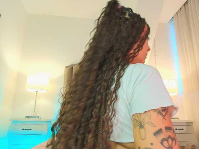 Live sex webcam photo for Emma-Torres1 #291345859