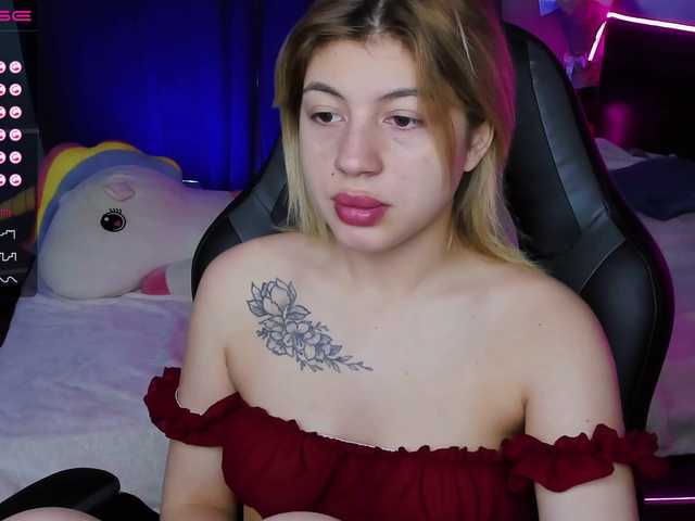 Live sex webcam photo for Emma-Woods #273644914