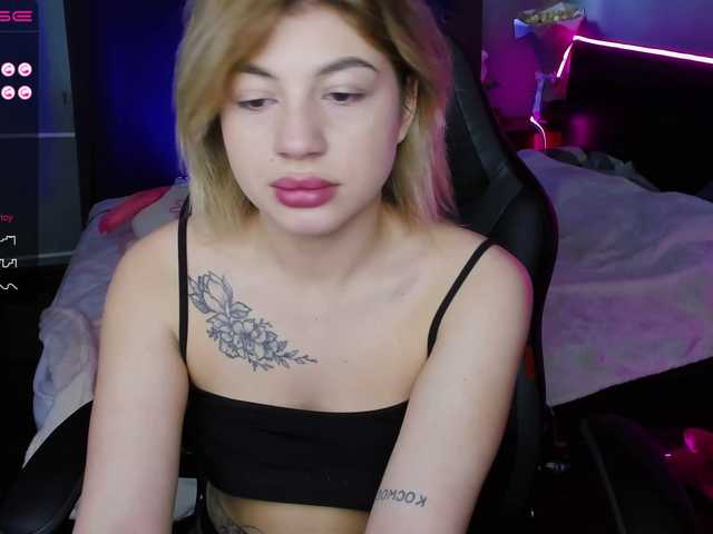 Live sex webcam photo for Emma-Woods #273653018