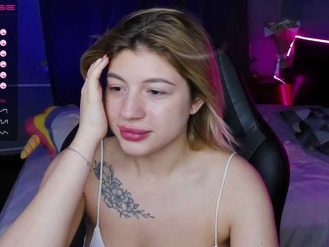 Live sex webcam photo for Emma-Woods #273689652