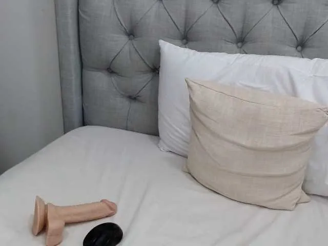 Live sex webcam photo for Emma-sweet69 #272030523