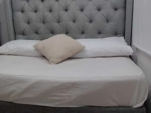 Live sex webcam photo for Emma-sweet69 #272386480