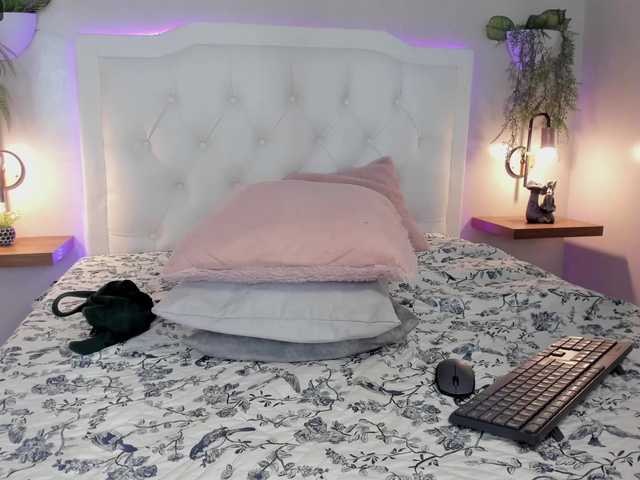 Live sex webcam photo for Emma-white #275618954