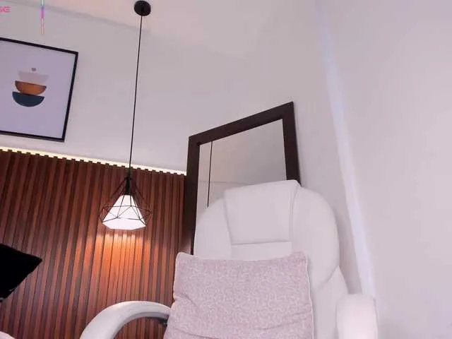 Live sex webcam photo for Emma-white #291771031