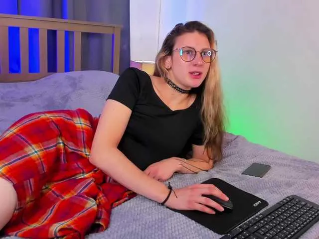 Live sex webcam photo for EmmaAhr #274655414