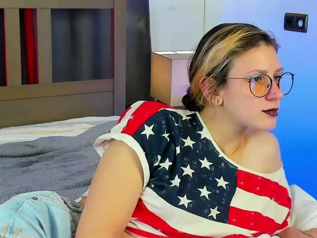 Live sex webcam photo for EmmaAhr #274665339