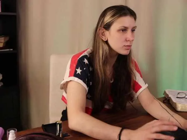 Live sex webcam photo for EmmaAhr #275203095