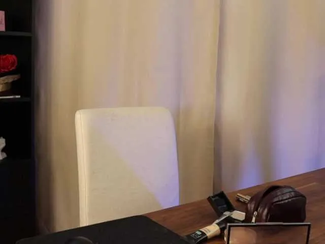 Live sex webcam photo for EmmaAhr #275375208