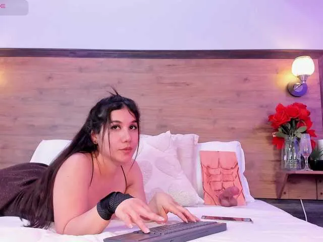 Live sex webcam photo for EmmaBaker #291181777