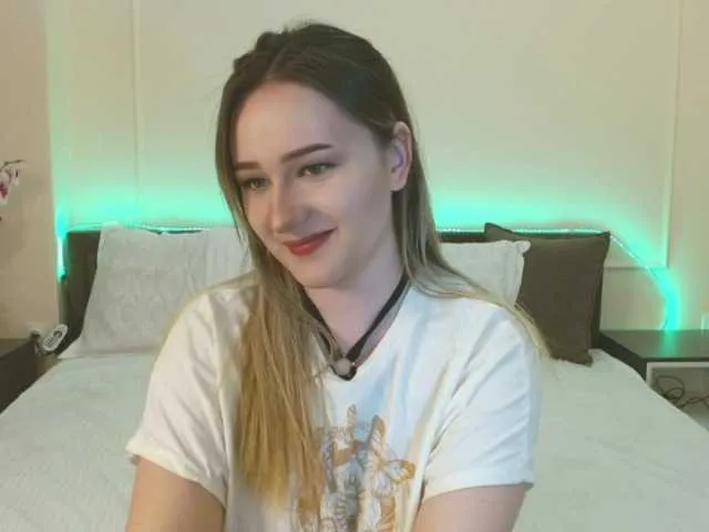 Live sex webcam photo for EmmaBlum #273795605