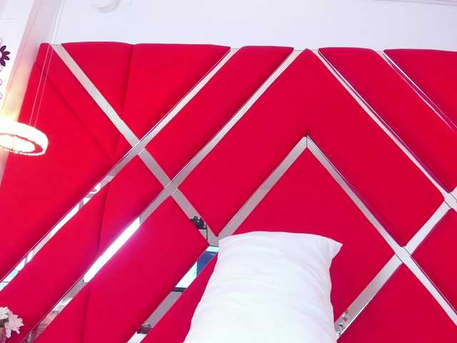 Live sex webcam photo for EmmaCollson #284544297