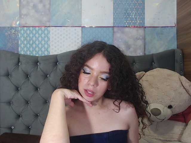 Live sex webcam photo for EmmaCowperr #288075072