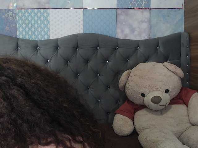 Live sex webcam photo for EmmaCowperr #288075073