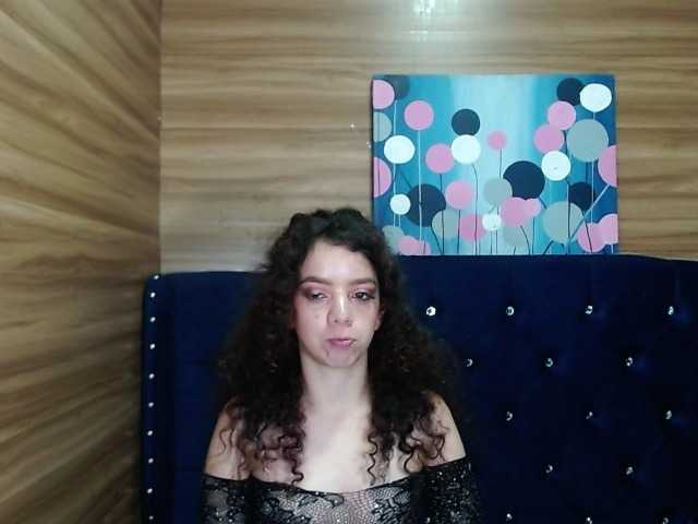 Live sex webcam photo for EmmaCowperr #288075076