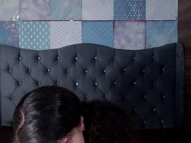 Live sex webcam photo for EmmaCowperr #288075078