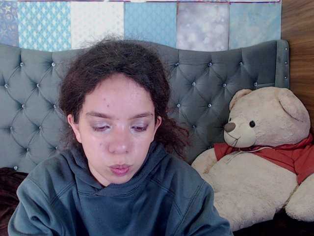 Live sex webcam photo for EmmaCowperr #288075080