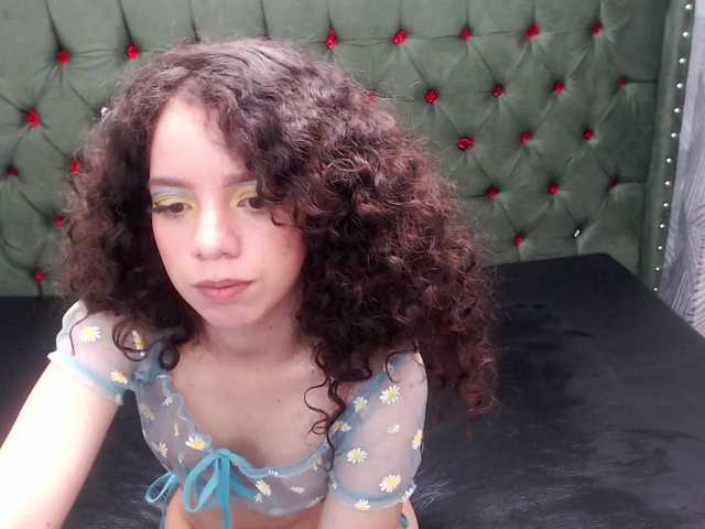 Live sex webcam photo for EmmaCowperr #288075082