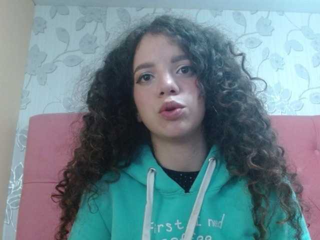 Live sex webcam photo for EmmaCowperr #289315886