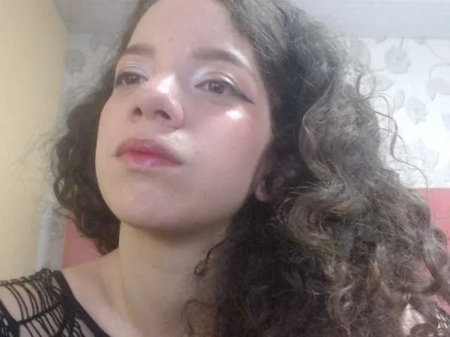 Live sex webcam photo for EmmaCowperr #289863771