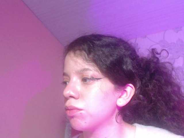 Live sex webcam photo for EmmaCowperr #290042316