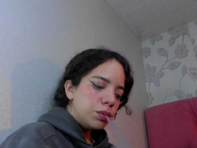 Live sex webcam photo for EmmaCowperr #290131015