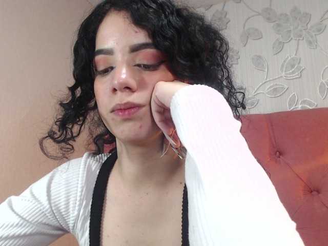 Live sex webcam photo for EmmaCowperr #290240348