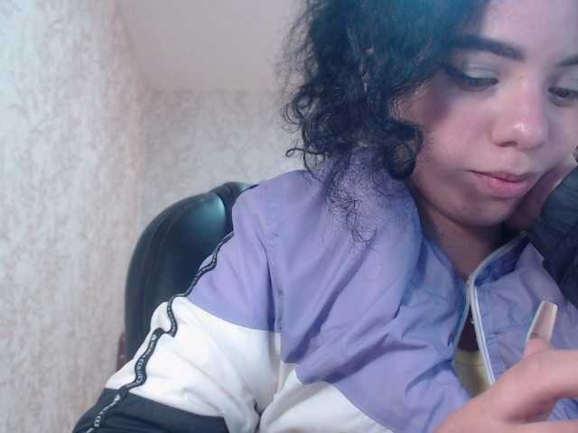 Live sex webcam photo for EmmaCowperr #290285205