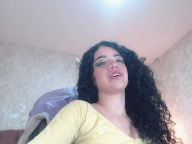 Live sex webcam photo for EmmaCowperr #290286497