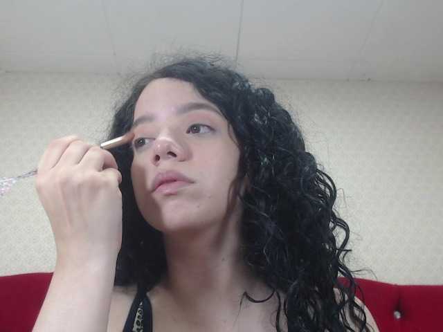 Live sex webcam photo for EmmaCowperr #290438618