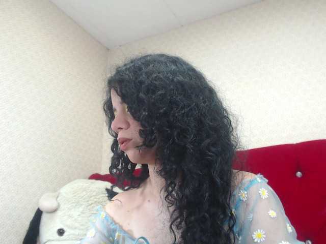 Live sex webcam photo for EmmaCowperr #290465343