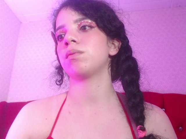 Live sex webcam photo for EmmaCowperr #290488785