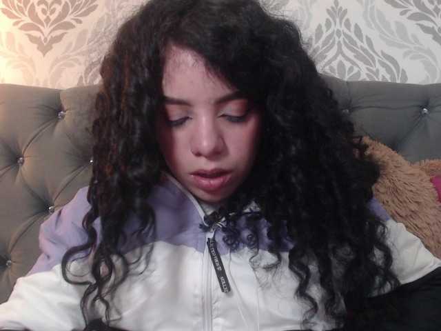 Live sex webcam photo for EmmaCowperr #290622853