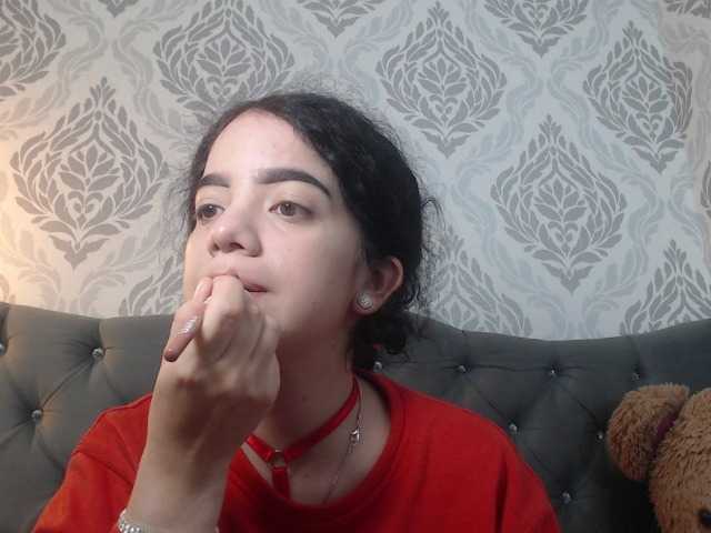 Live sex webcam photo for EmmaCowperr #290647351