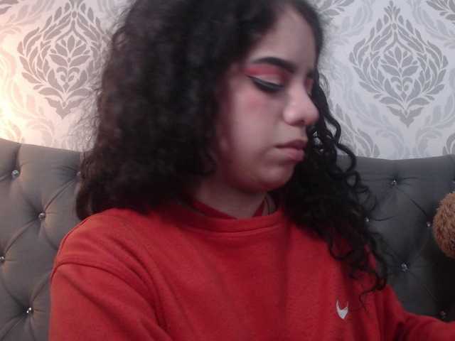 Live sex webcam photo for EmmaCowperr #290648718