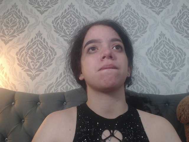 Live sex webcam photo for EmmaCowperr #290702417