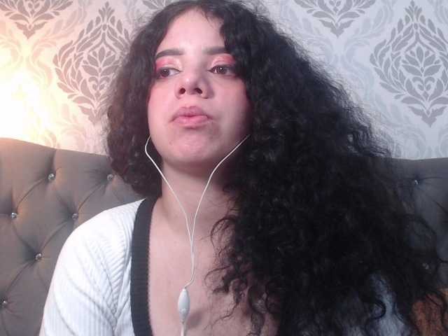 Live sex webcam photo for EmmaCowperr #290766148