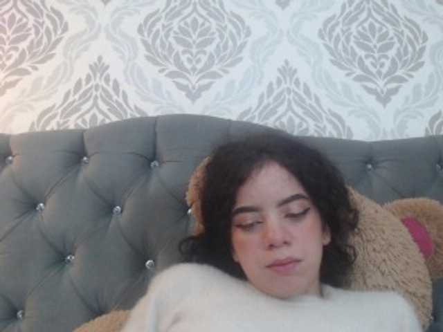 Live sex webcam photo for EmmaCowperr #290870101