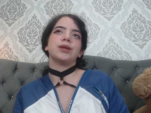 Live sex webcam photo for EmmaCowperr #290936443