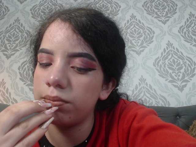 Live sex webcam photo for EmmaCowperr #290952436