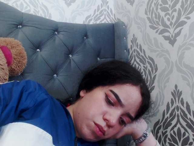 Live sex webcam photo for EmmaCowperr #290974257