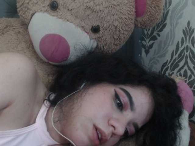 Live sex webcam photo for EmmaCowperr #290987859