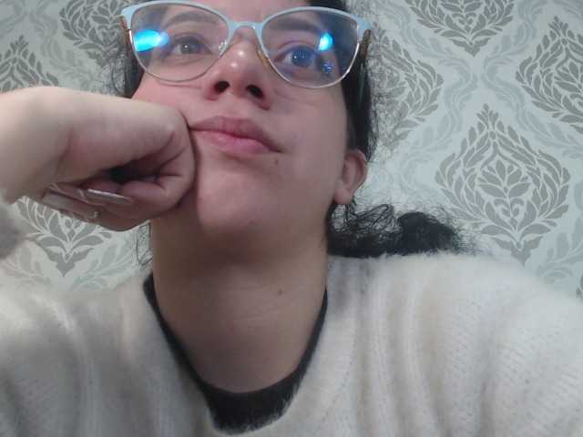 Live sex webcam photo for EmmaCowperr #291014427