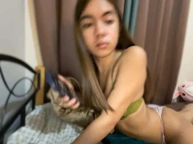 Live sex webcam photo for EmmaCoxx #293400263