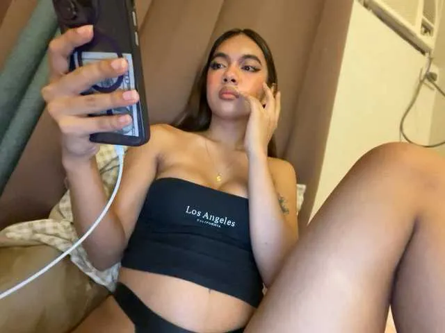 Live sex webcam photo for EmmaCoxx #293596924