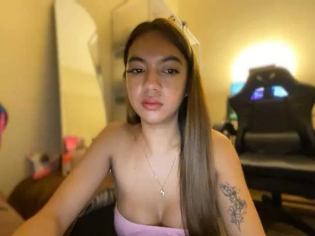 Live sex webcam photo for EmmaCoxx #293648749