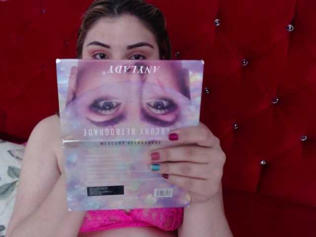 Live sex webcam photo for EmmaCoxx21 #277665765