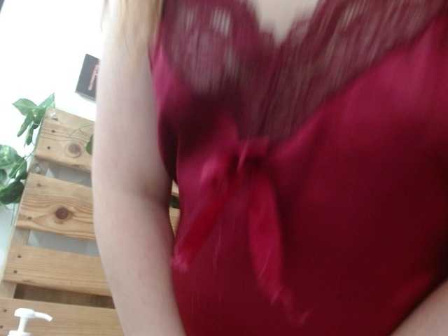 Live sex webcam photo for EmmaCoxx21 #277974942