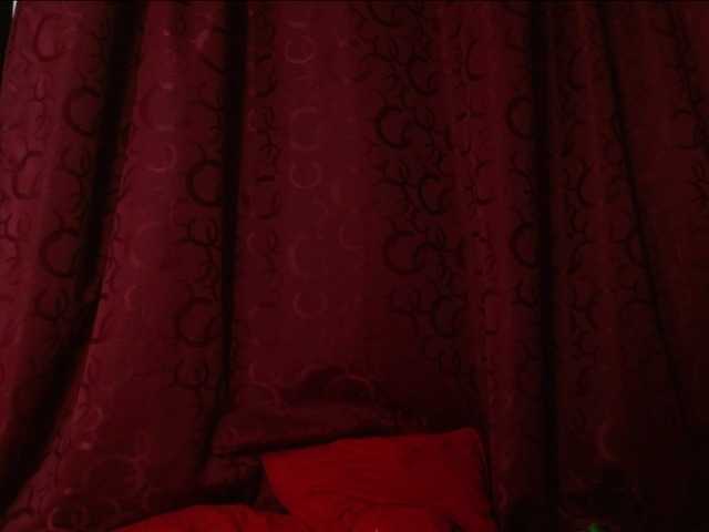 Live sex webcam photo for EmmaCoxx21 #278137020