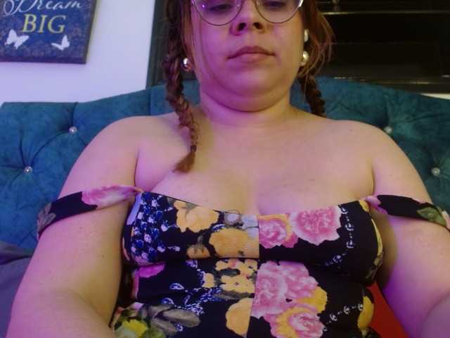 Live sex webcam photo for EmmaCoxx21 #290333715