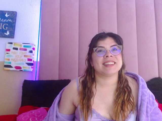 Live sex webcam photo for EmmaCoxx21 #290565865